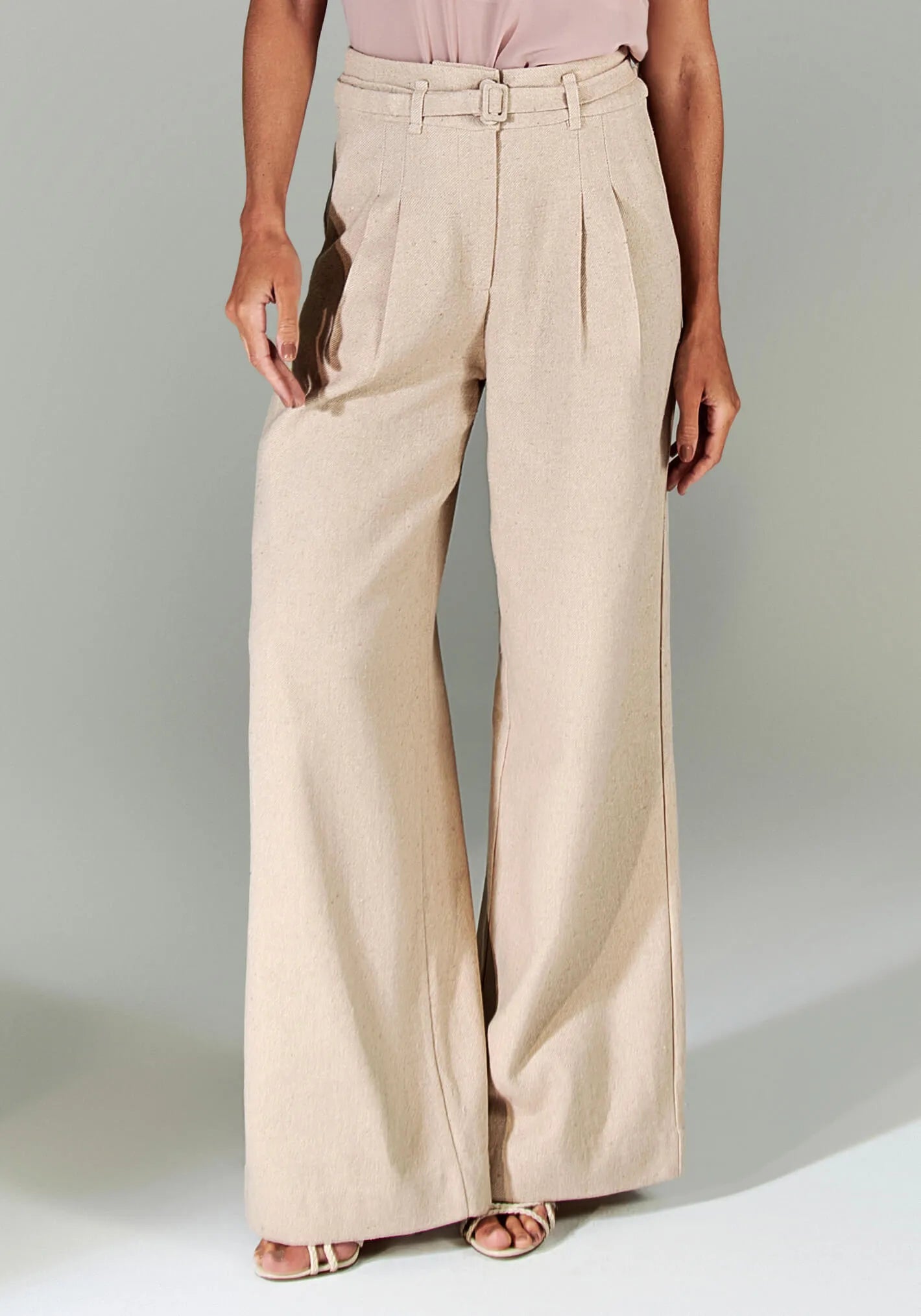 Calça Nuvvi Wide Leg Bege com Cinto