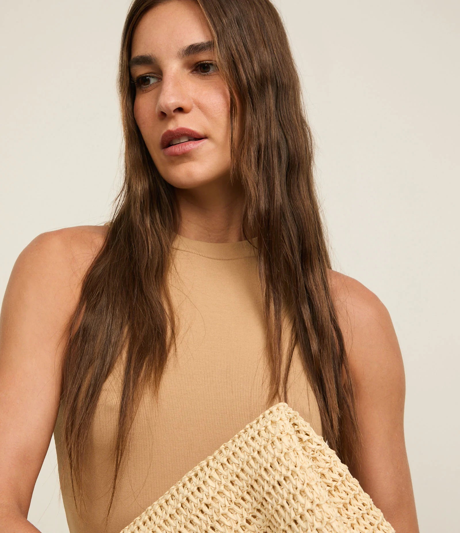 Vestido Midi Bege Sem Mangas com Gola Alta